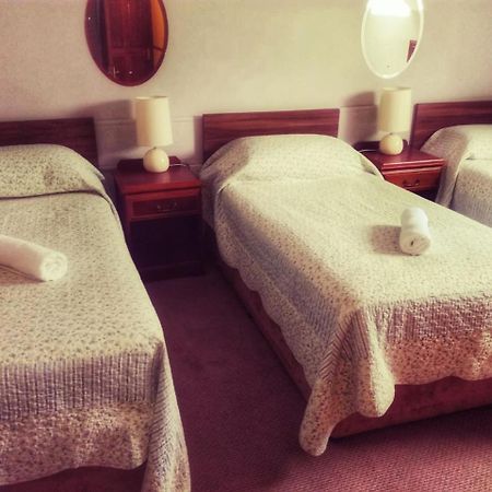 Amber Lodge Budget Accommodation 戈尔韦 外观 照片