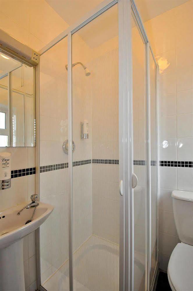 Amber Lodge Budget Accommodation 戈尔韦 外观 照片