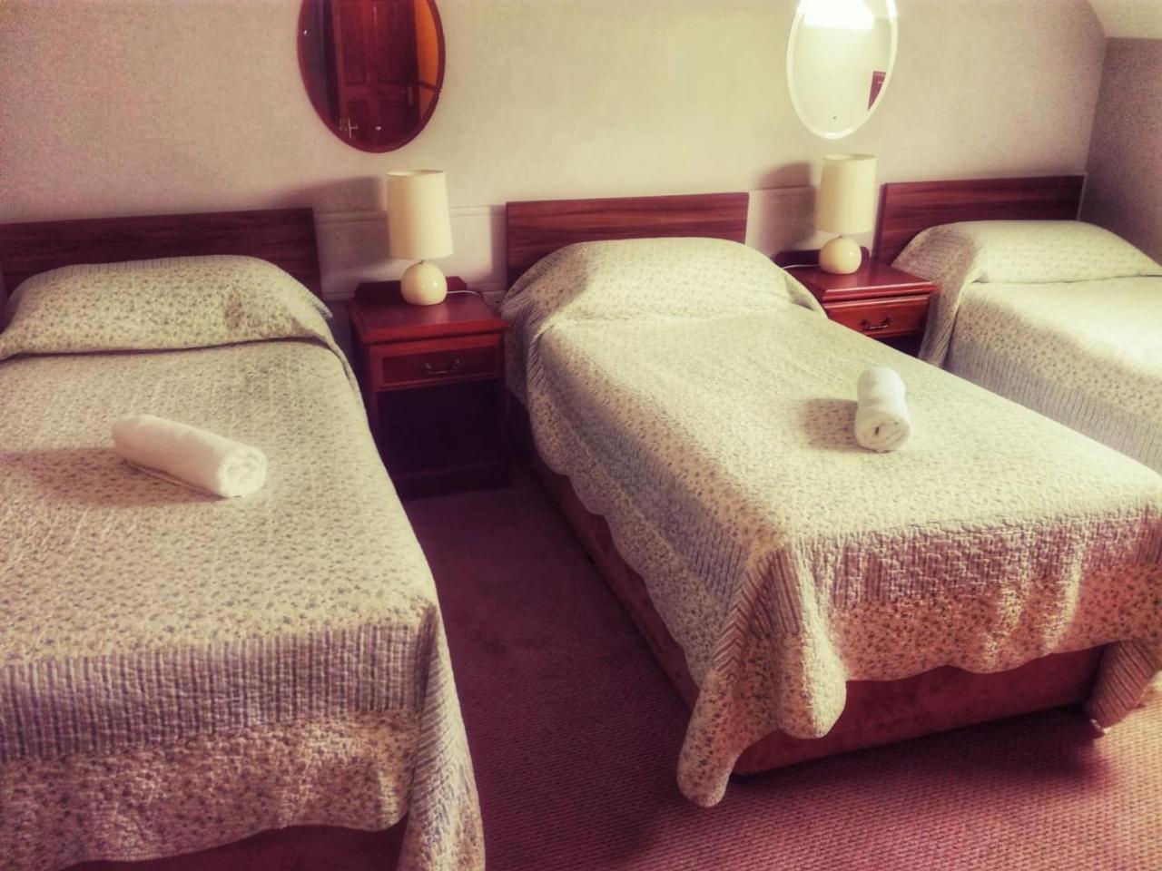 Amber Lodge Budget Accommodation 戈尔韦 外观 照片